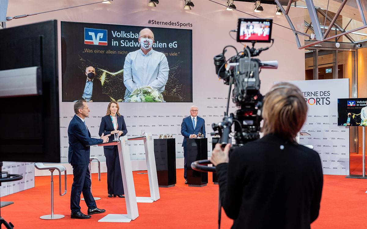 Aufgrund der Einschränkungen durch den Corona-Lockdown wurden die Hauptdarsteller, Preisträger und Protagonisten der diesjährigen Verleihung der „Großen Sterne des Sports“ gefilmt und per Leinwand zugeschaltet.