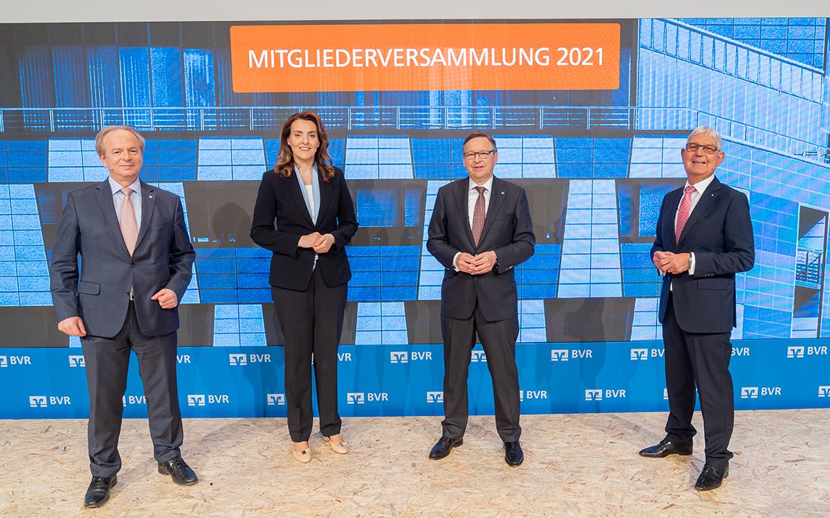 BVR-Mitgliederversammlung, 11. Juni 2021, Berlin (von links): BVR-Vorstand Gerhard Hofmann, BVR-Präsidentin Marija Kolak, BVR-Vorstand Dr. Andreas Martin sowie der Vorsitzende des BVR-Verbandrats und BVR-Verwaltungsrats Dr. Veit Luxem.