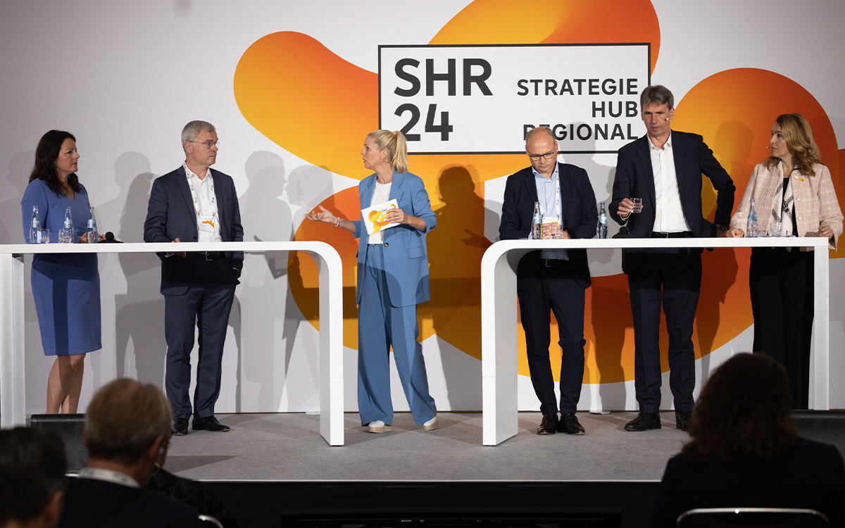 Zum zweiten Mal fand 2024 der Strategie Hub Regional statt, die gemeinsame Strategieveranstaltung von BVR, Atruvia und DZ BANK. In Karlsruhe, Bremen, Ingolstadt, Düsseldorf und Leipzig diskutierte die genossenschaftliche FinanzGruppe über zentrale strategische Frage- und Weichenstellungen.